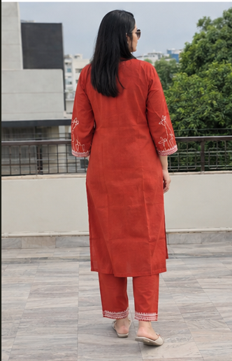 Women Digital Printed Regular Kurta with Trousers