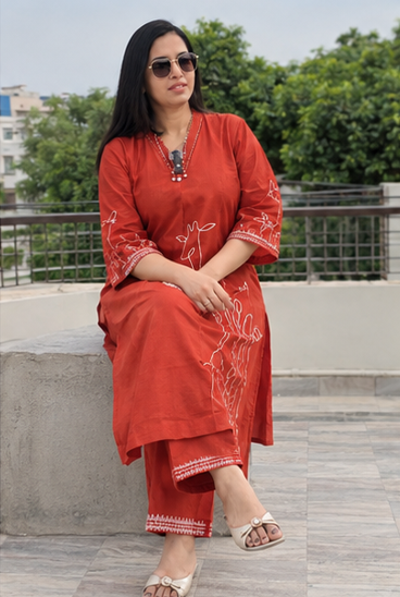 Women Digital Printed Regular Kurta with Trousers