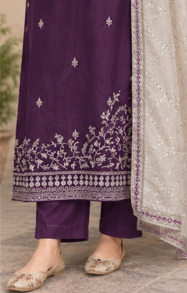 Women Georgette Kurta with Trousers & With Dupatta