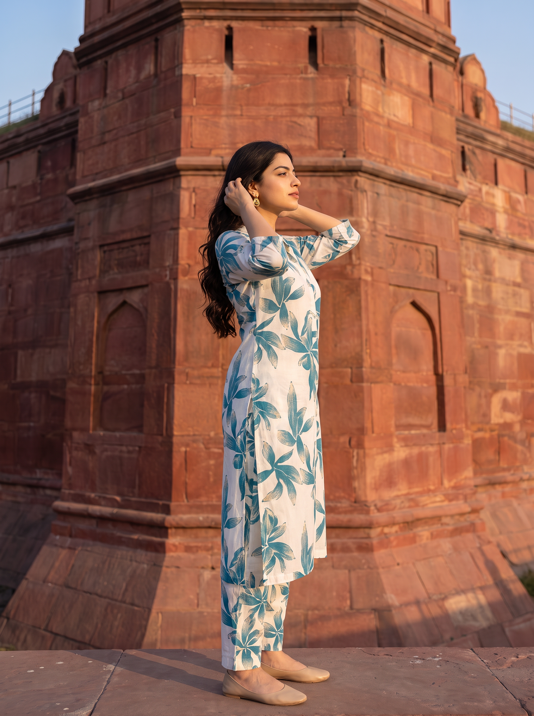 Women Floral Leaf Printed Regular Kurta with Trousers & With Dupatta